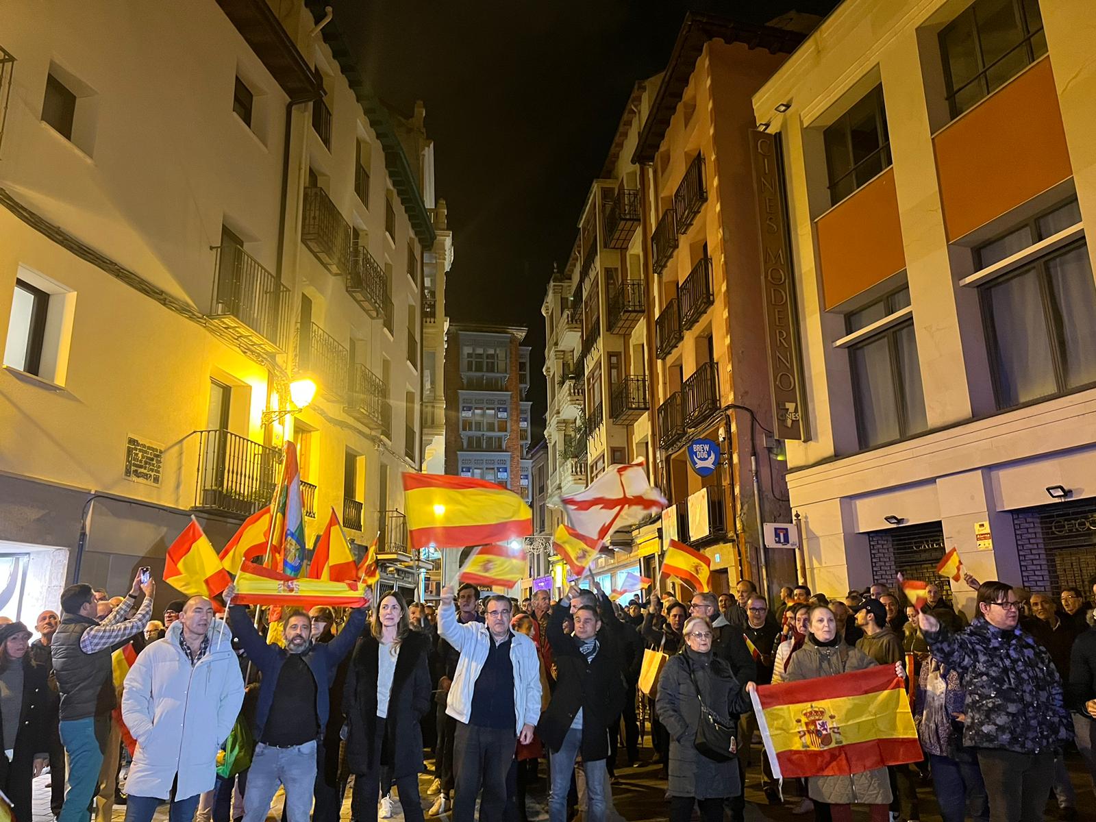 Concentración en Logroño frente a la sede del Partido Socialista