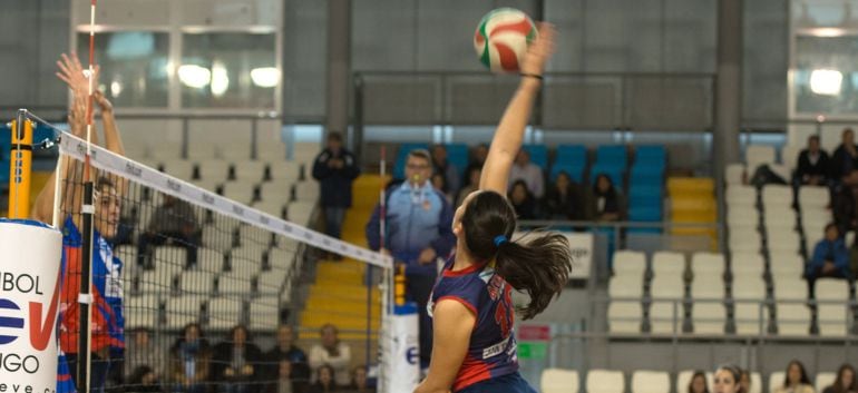 Un lance de un partido del Emevé femenino