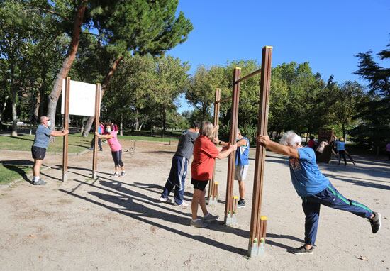 Vecinos de Leganés haciendo deporte en uno de los &#039;Puntos Activos&#039; de la ciudad.