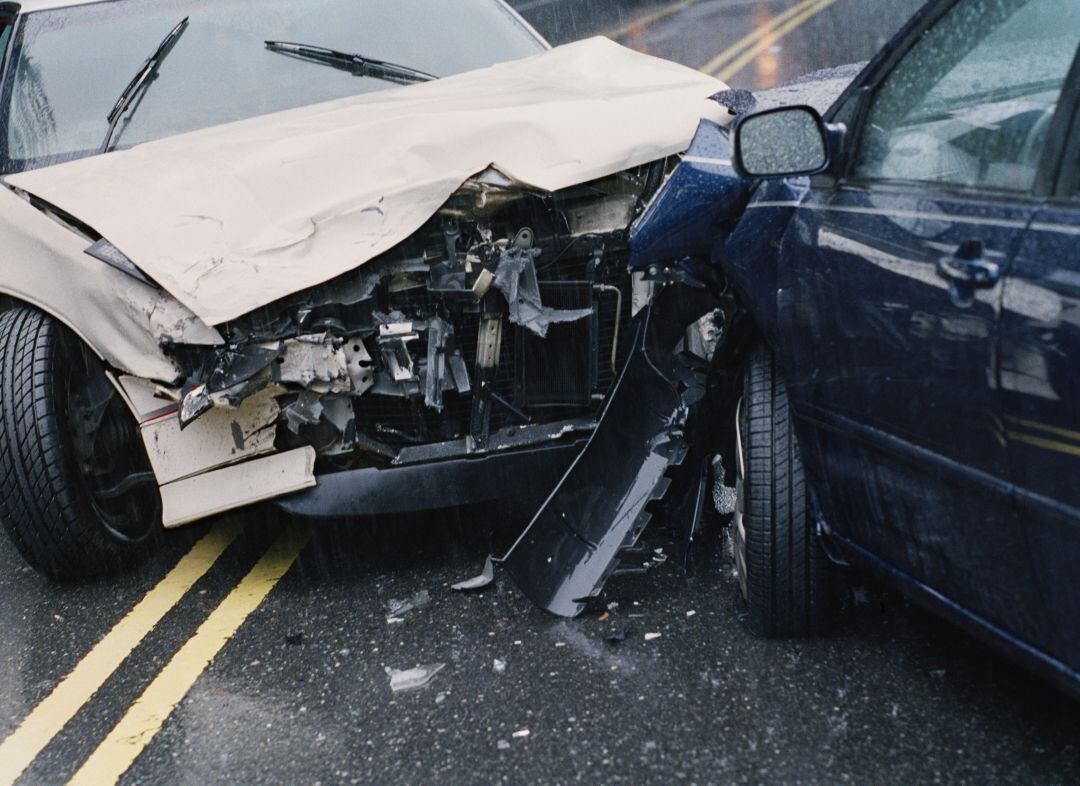 Accidente de tráfico entre dos vehículos