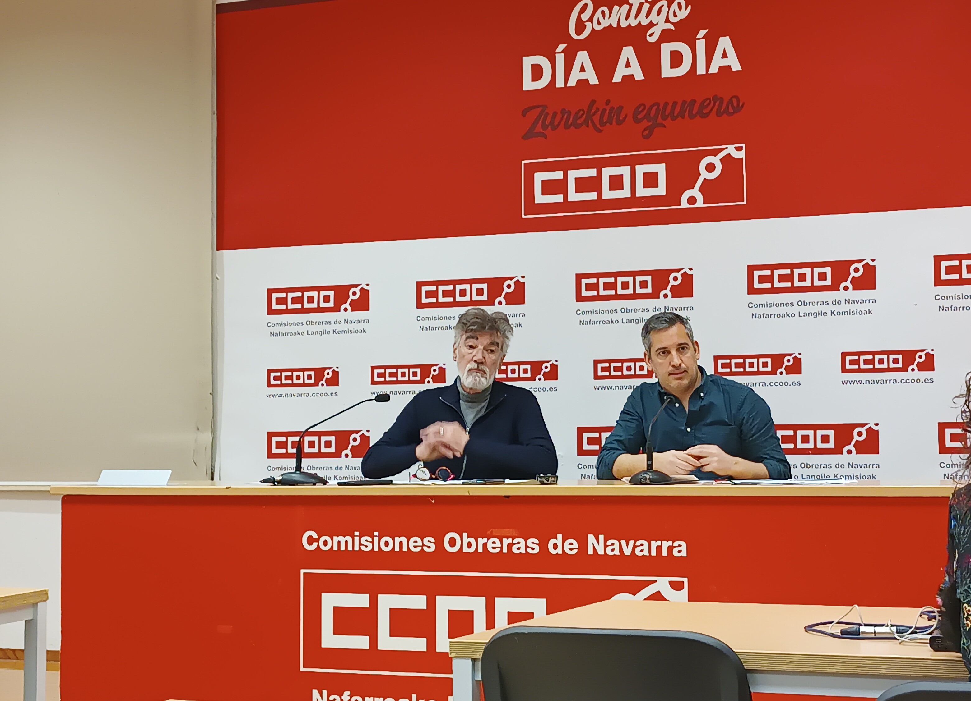 El secretario general de CCOO Navarra, Chechu Rodríguez, y el secretario de Políticas Sociales y Públicas, Joseba Eceolaza en la presentación del informe  &#039;Análisis gráfico de la situación del teletrabajo en Navarra&#039;.