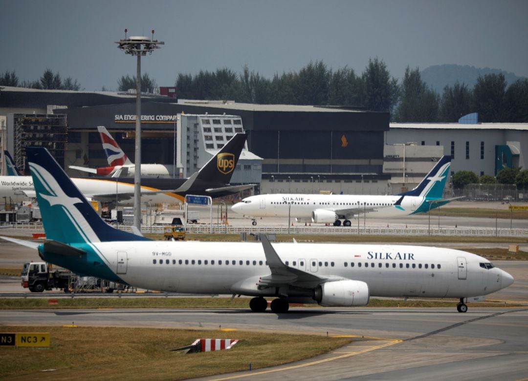 Un  Boeing 737 Max 8 plane de la compañía SilkAir en el aeropuerto de Singapur