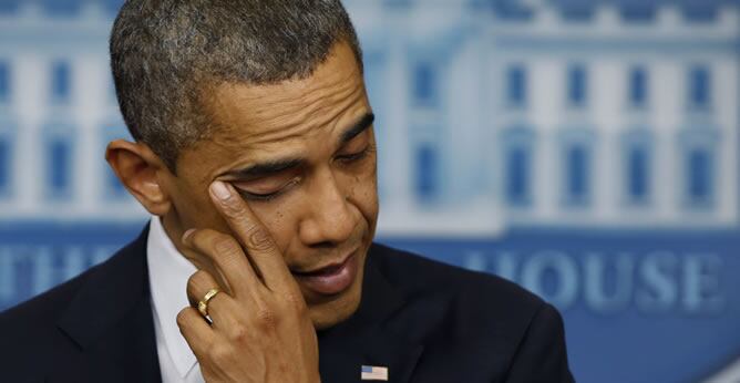 Obama, con lágrimas en los ojos, ha explicado en su discurso que no reacciona &quot;como presidente, sino como padre