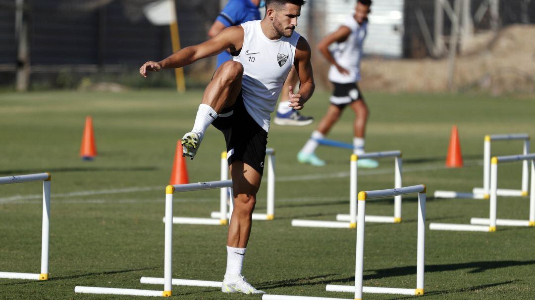 El equipo malagueño continúa con los entrenamientos en el campo de la Federación. 