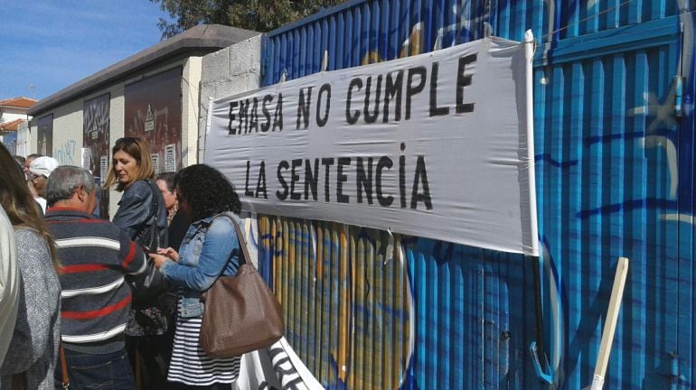 Vecinos protestan en las inmediaciones de la estación depuradora de Jaboneros