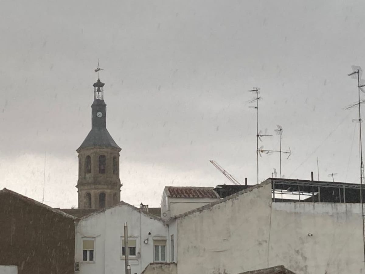 Una tormenta deja lluvias intensas y granizo en Valdepeñas