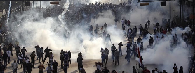 Multitudinaria protesta en una de las principales calles de El Cairo