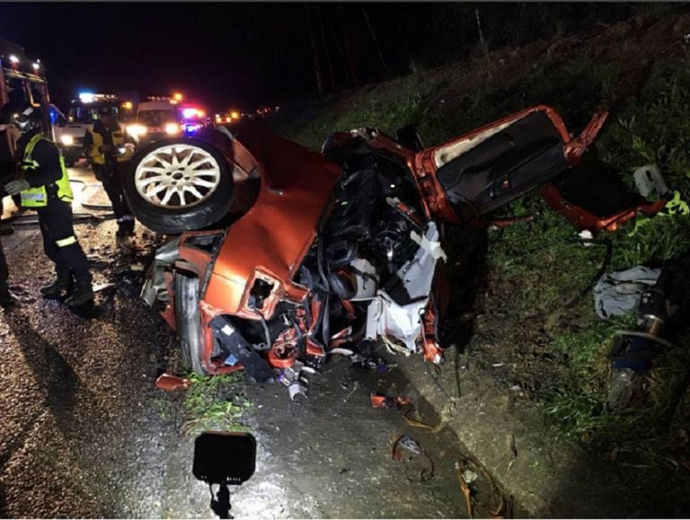 Estado en el que quedó uno de los vehículos implicados en el accidente frontolateral del pasado uno de febrero en el que murieron dos personas.