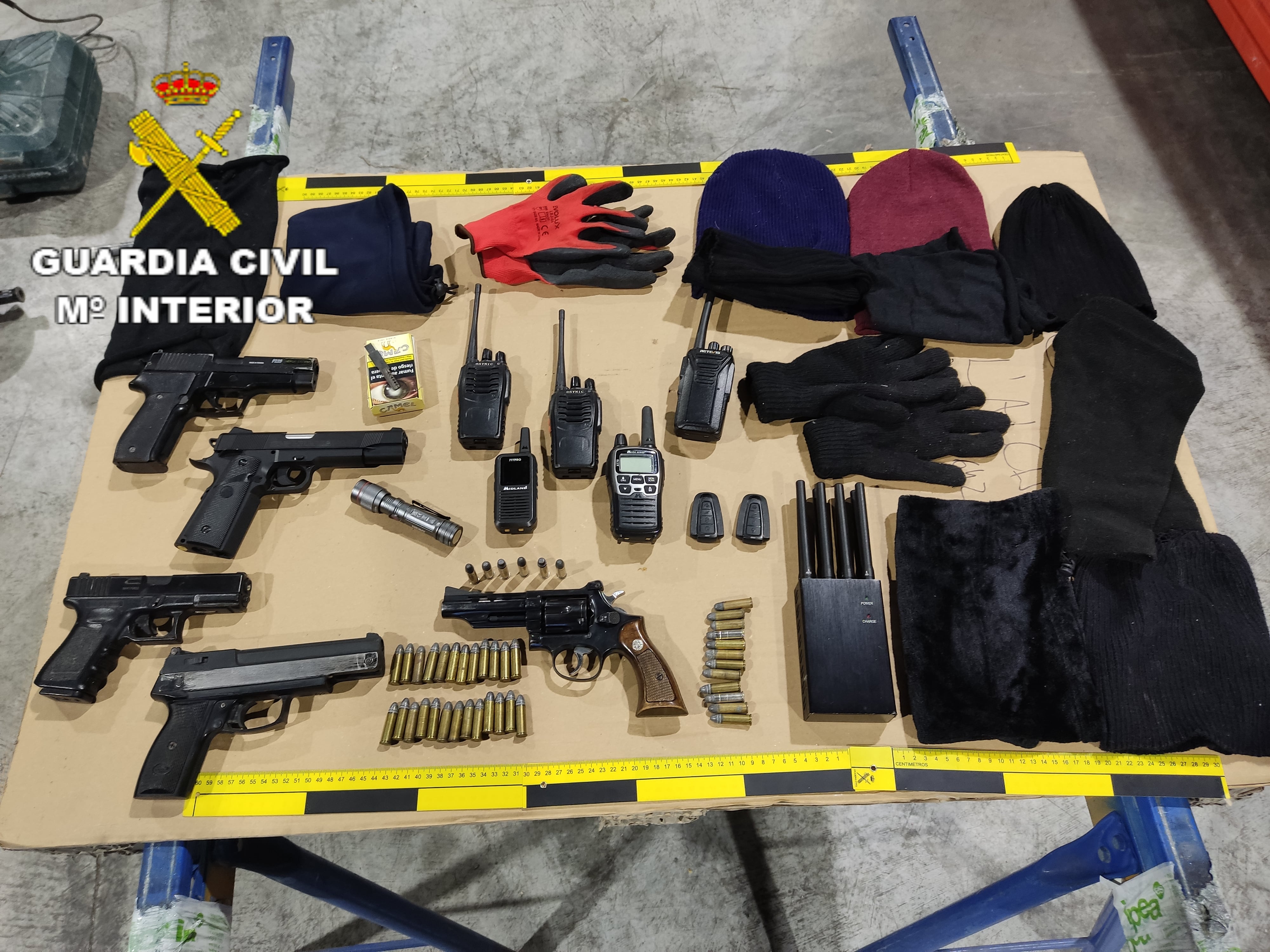 Detenidas siete personas de una banda que cometía alunizajes en establecimientos y naves industriales