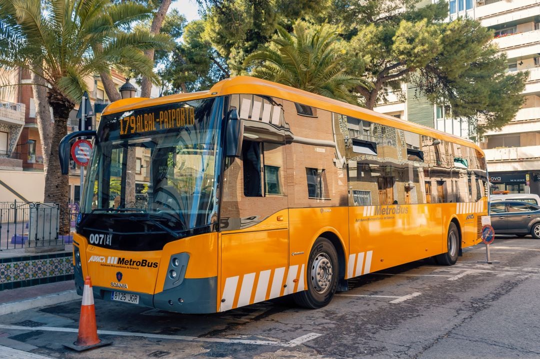 Autobús de la línea 179 que cubre parte del área metropolitana de València. 