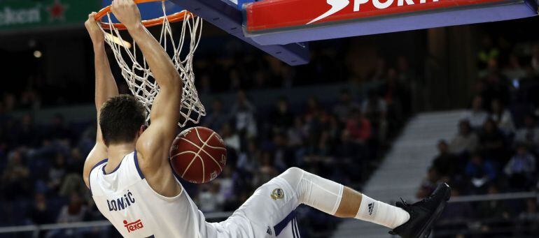 Luka Doncic realiza un mate ante el Fuenlabrada