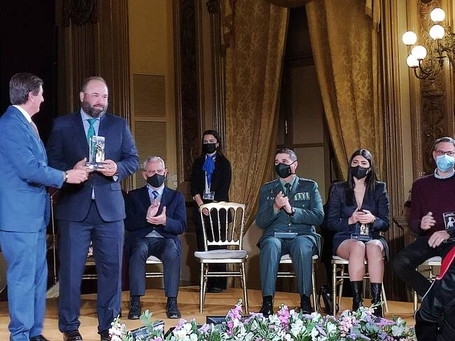 El periodista Francisco Javier Domínguez recoge el Premio Ricardo López Crespo de Caja Rural del Sur