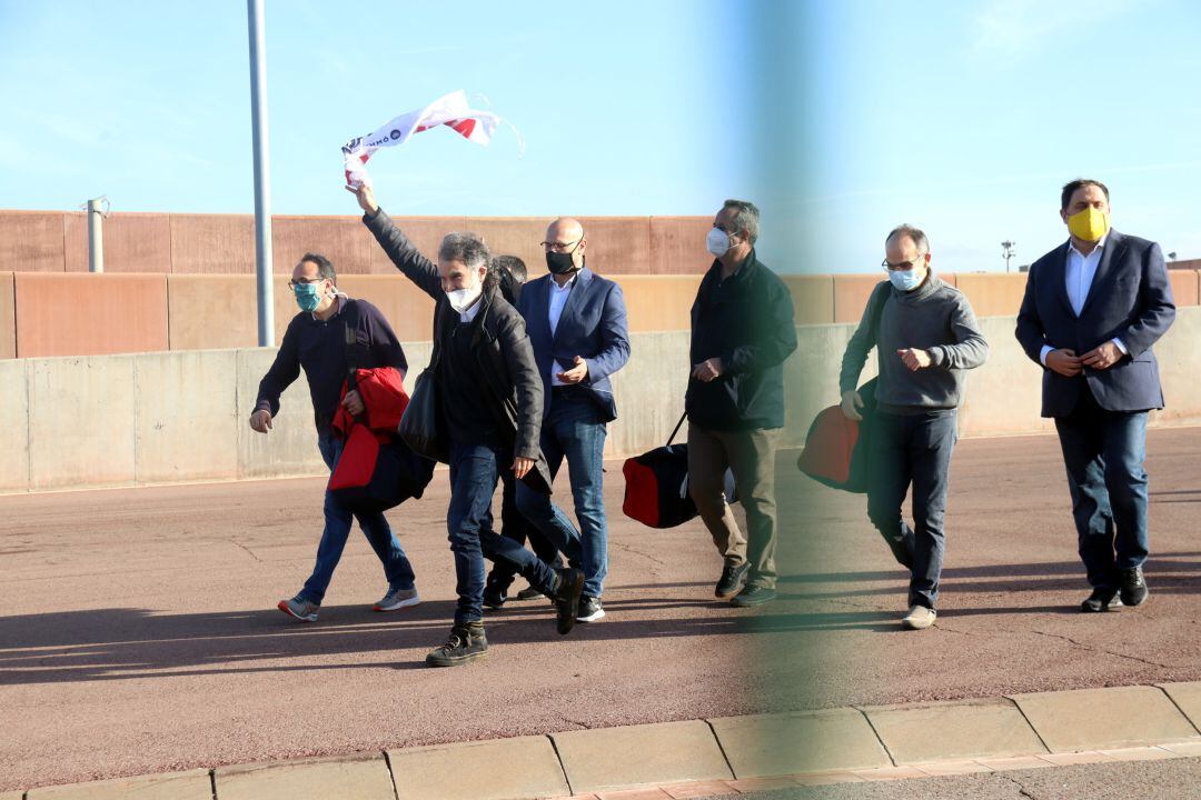 Els sets presos del procés sortint de la presó de Lledoners