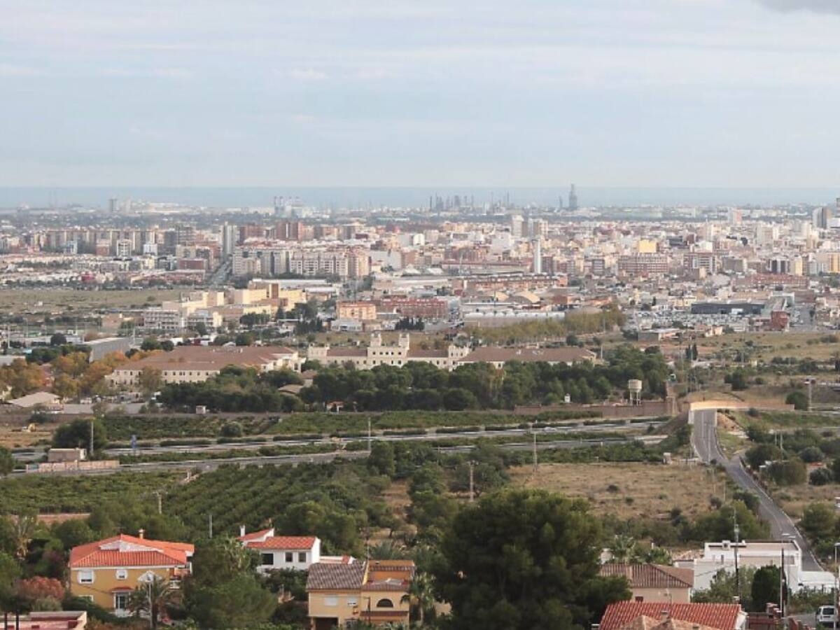 Frenem la Contaminació denuncia fuertes olores a gas o hidrocarburos en el Grao, Castelló y Almassora
