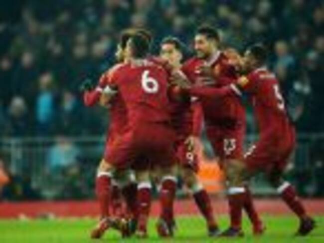 Los jugadores del Liverpool celebran un gol
