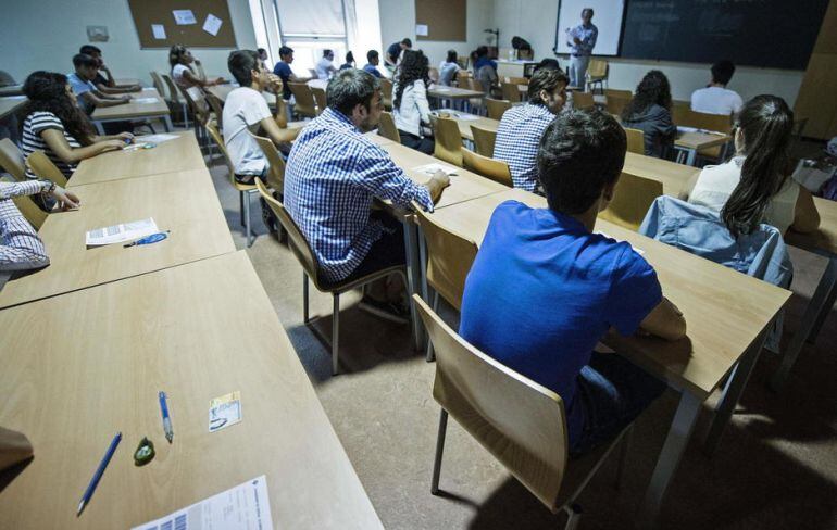 Estudiantes en un aula