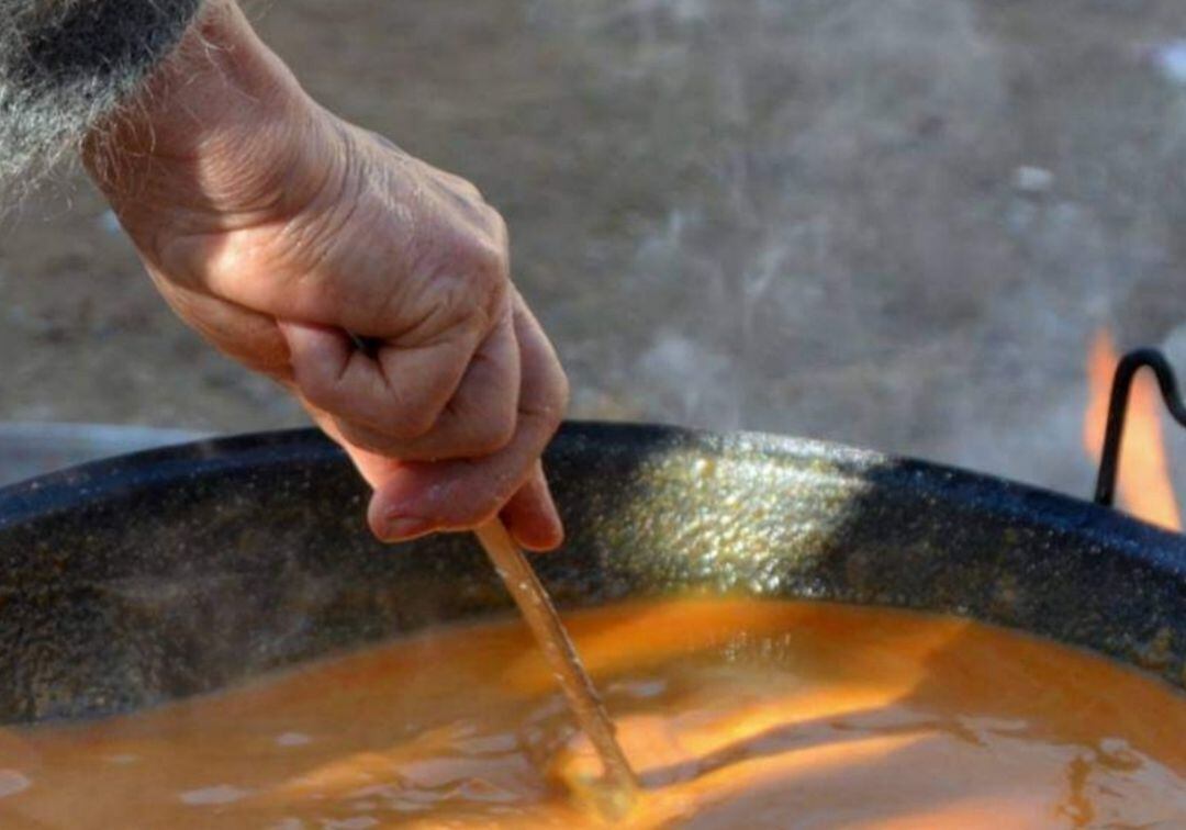 Las gachas es un plato tradicional de la gastronomía conquense.