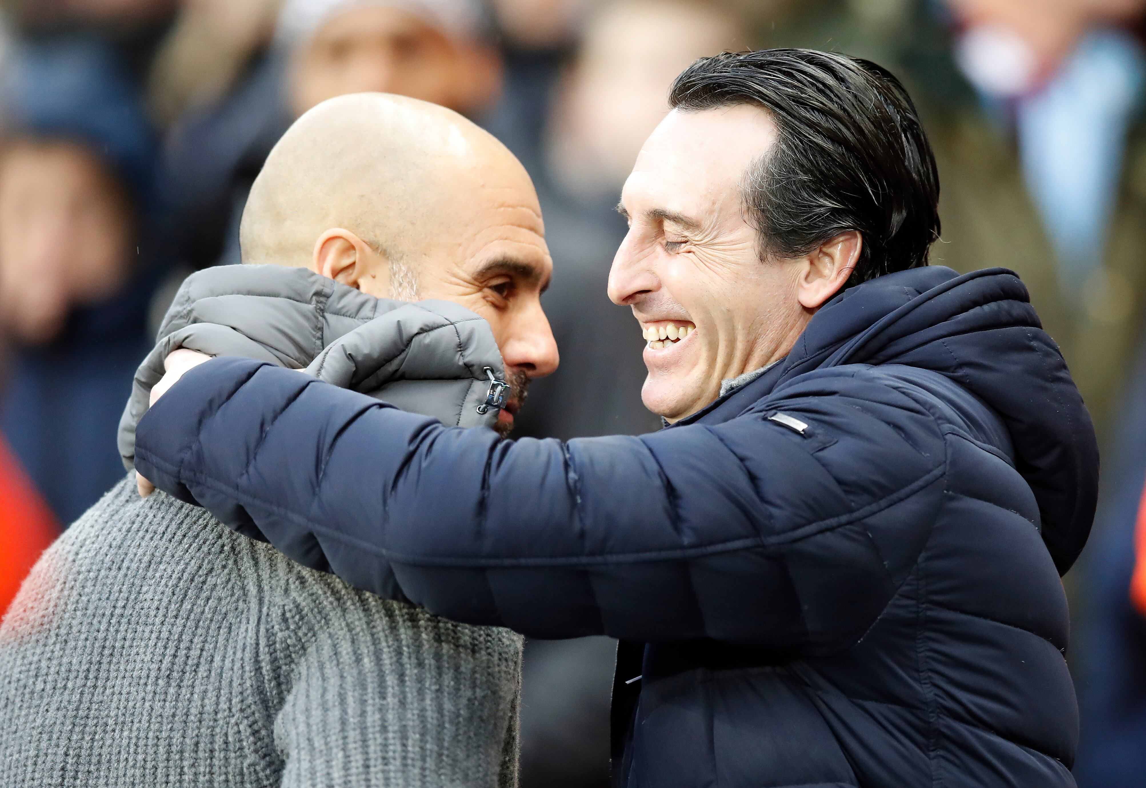 Pep Guardiola y Unai Emery se saludan antes de un Arsenal-City, cuando el técnico vasco entrenaba en inglaterra