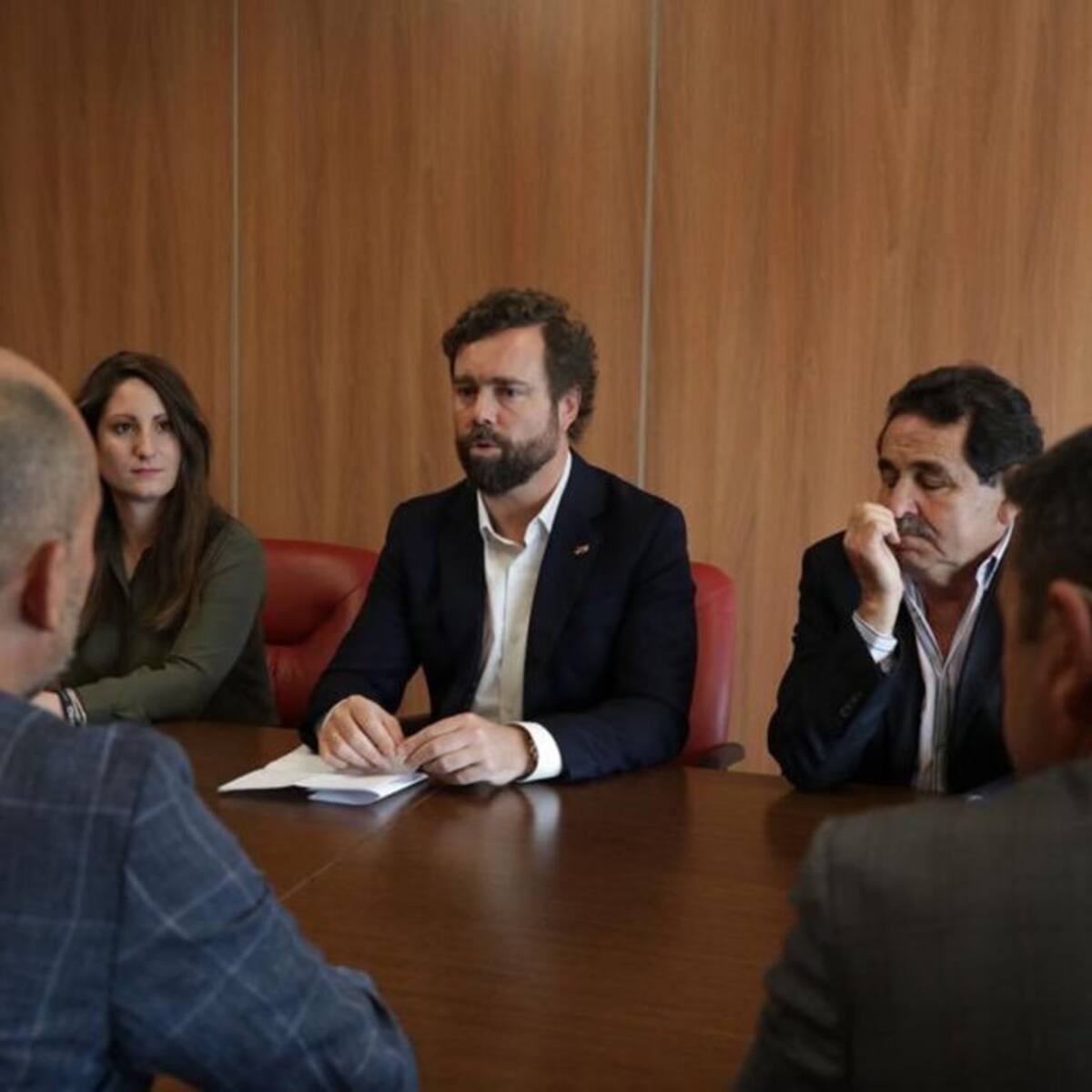 Dos grupos de militantes diferentes a Mestre y la gestora, presentarán su candidatura a liderar Vox Alicante