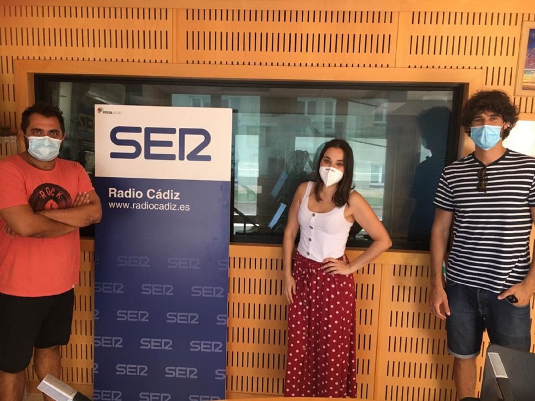 Javier García Rodríguez, Verónica Prieto y Javier García Infante en los estudios de Radio Cádiz