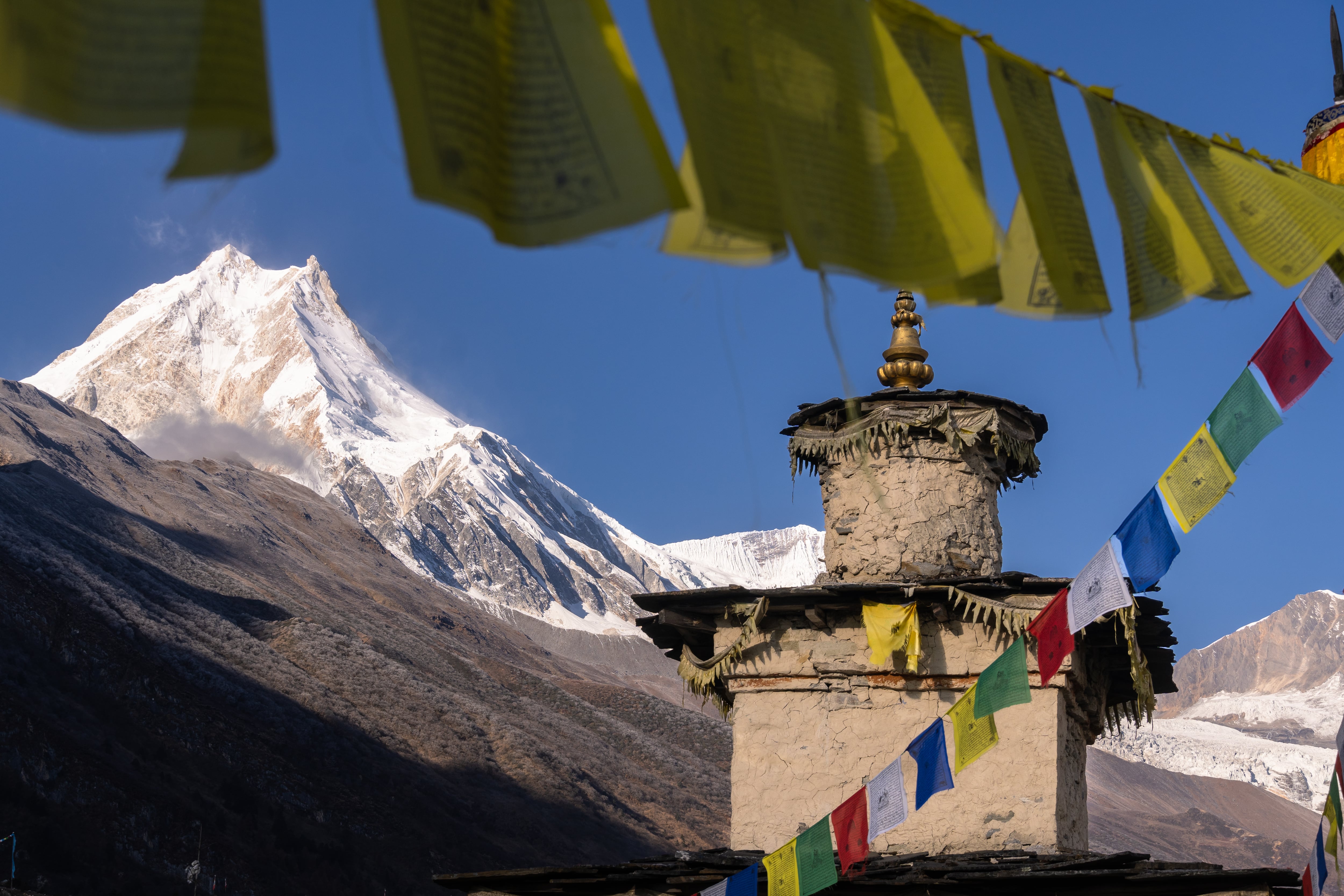 Vista del Manaslu desde Shyala, en el Nepal