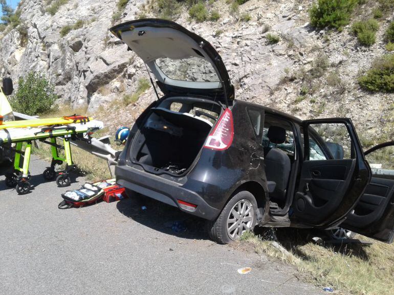 Un coche se salió este domingo de la calzada