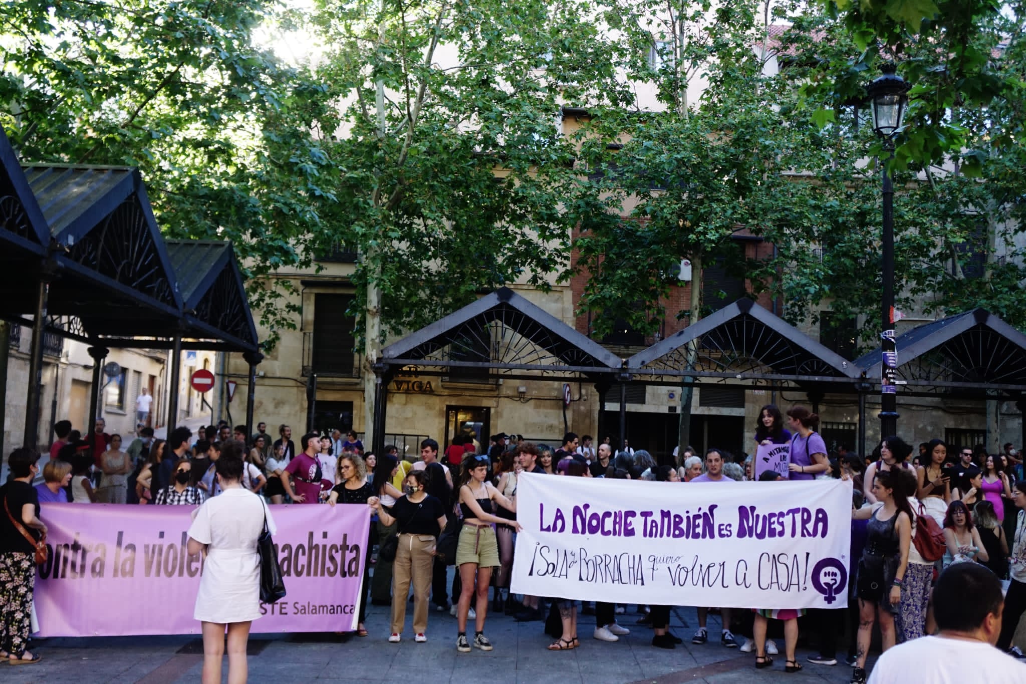 Concentración en Salamanca por la última violación ocurrida en un bar nocturno de la Plaza de San Justo