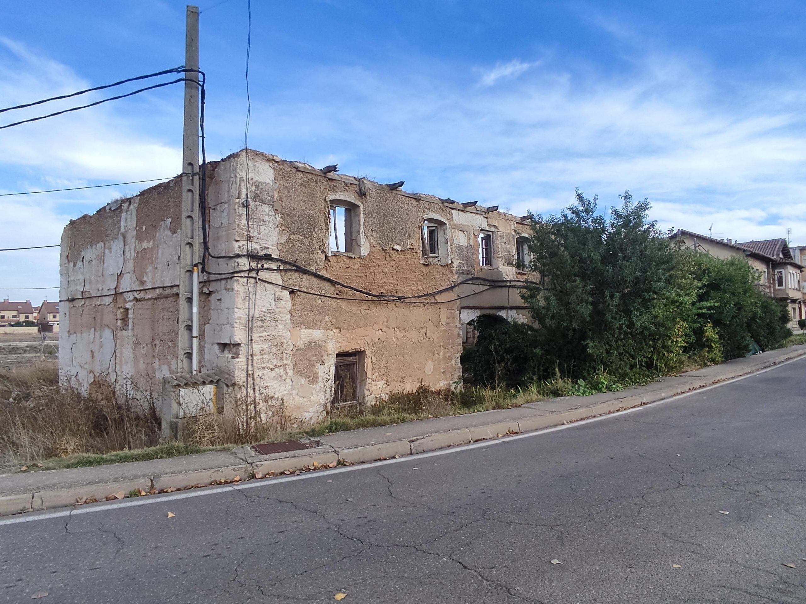 Edificio de La Venta en la localidad palentina de Venta de Baños