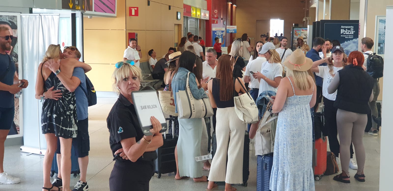 Pasajeros en el Aeropuerto de Ibiza este viernes