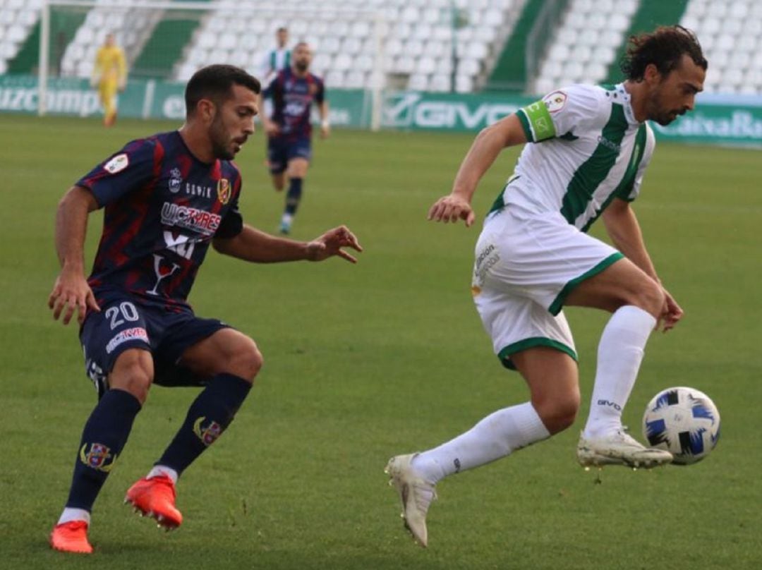 Jesús Fortes a la caza del balón