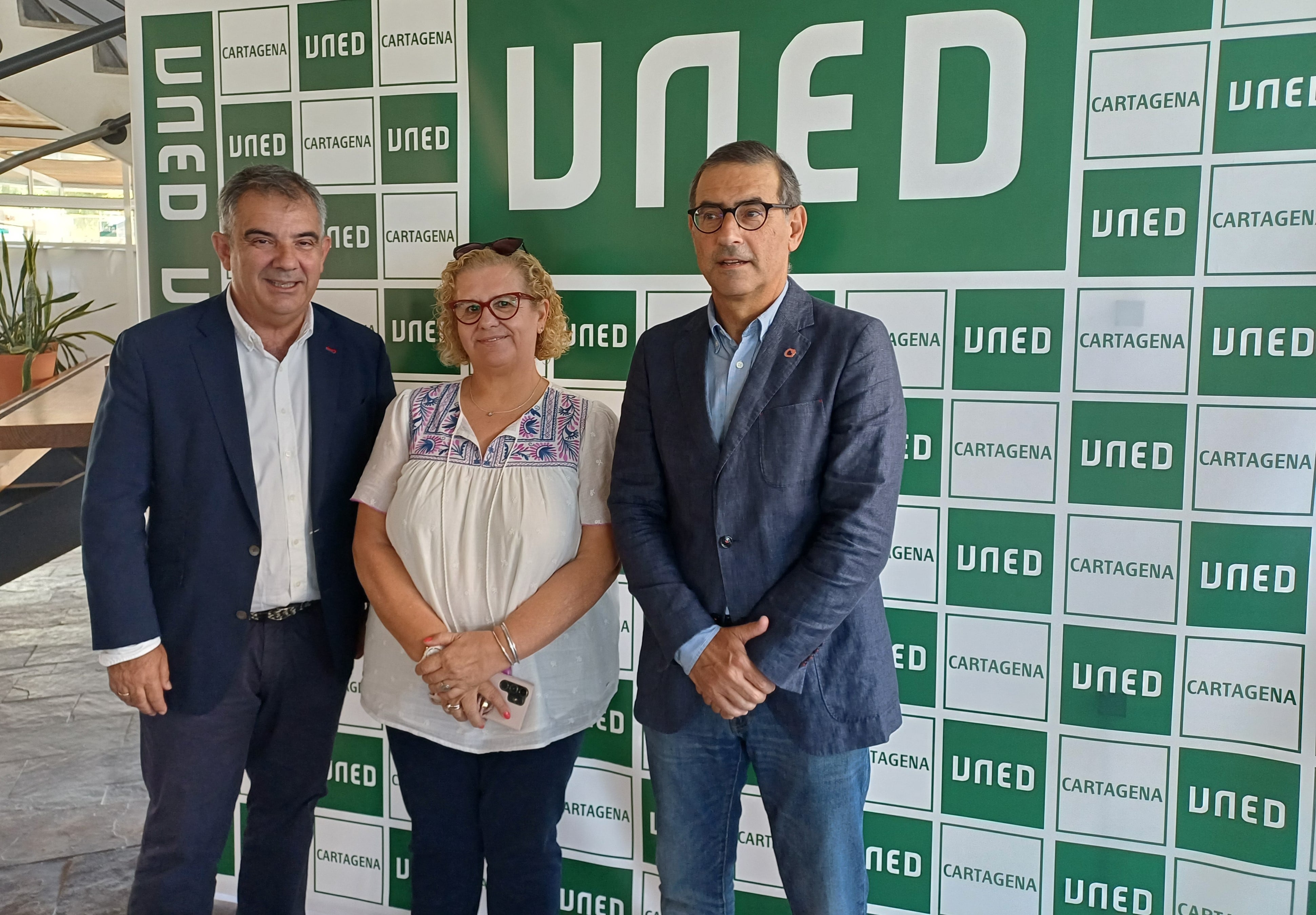 El Consejero de Universidades, Juan María Vázquez y el rector de la UMU, José Luján han visitado las instalaciones en la UNED