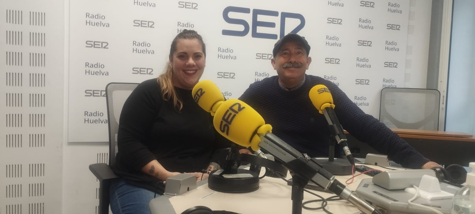 Jessica Macera, artista onubense junto a Antonio García, ex director de la Escuela de Arte León Ortega de Huelva