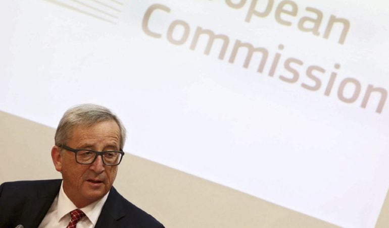 El presidente de la Comisión Europea, Jean-Claude Juncker, ofrece una rueda de prensa en la Casa de la Unión Europea en Nicosia, Chipre.