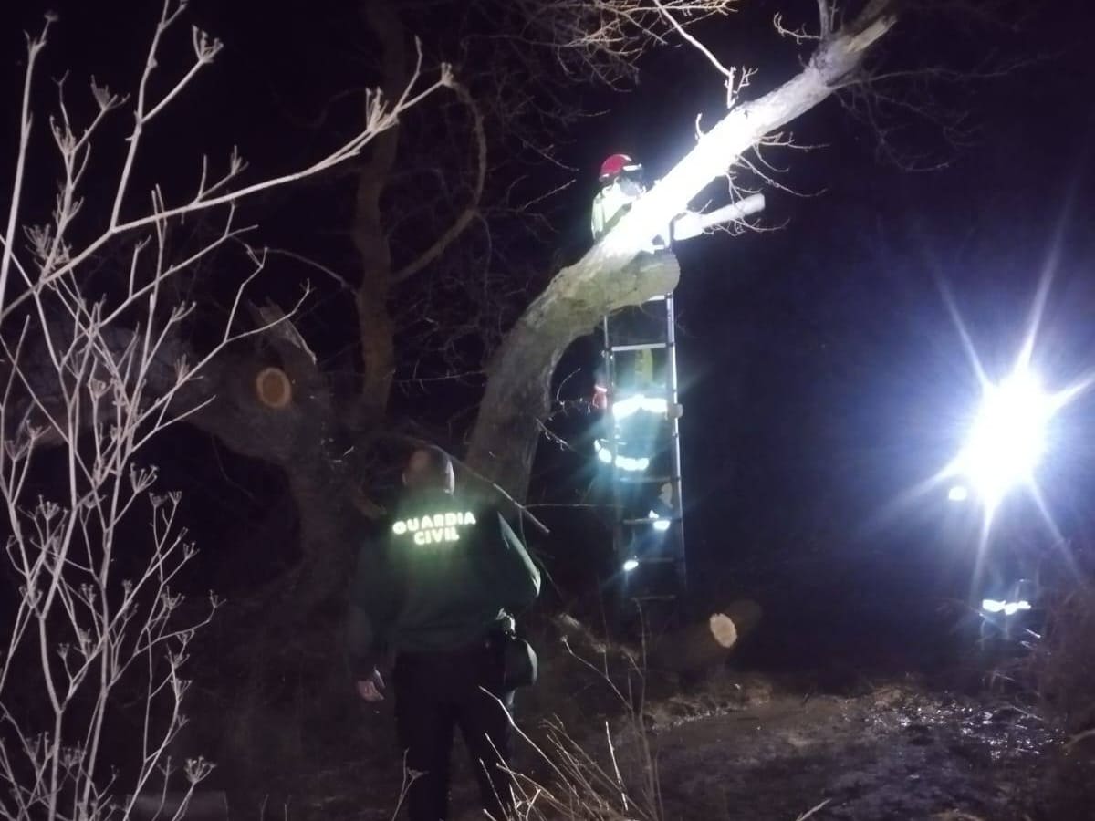 Bomberos de Zamora auxilian a un equipo de fútbol atrapado en Villaralbo