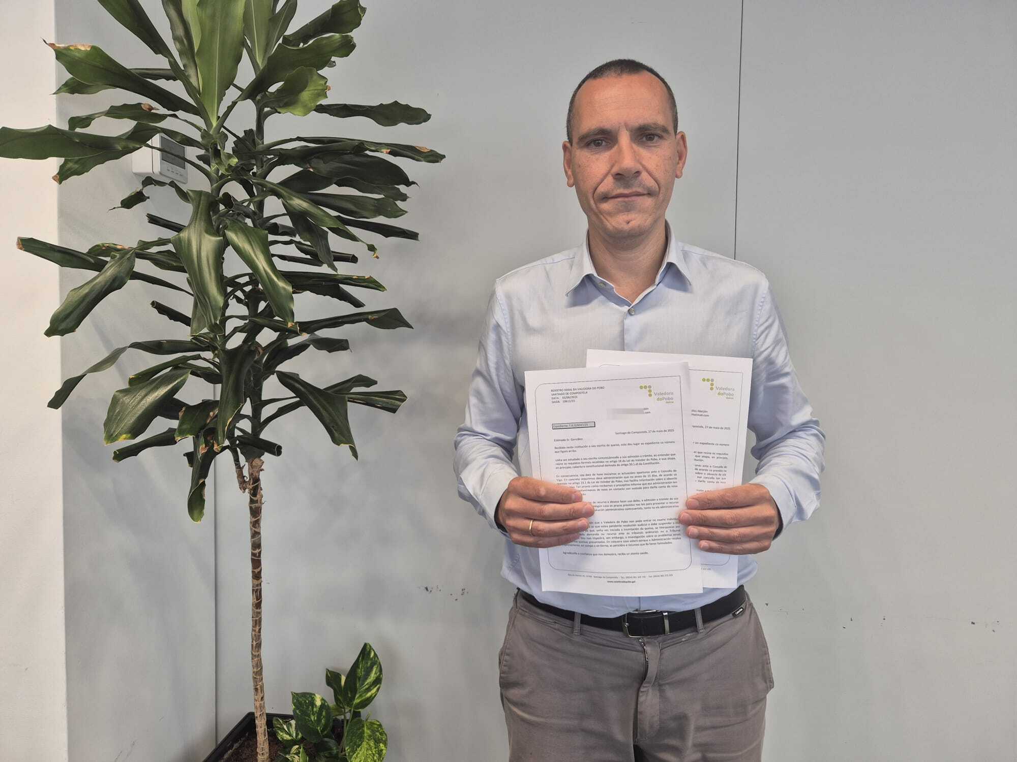 Fernando Glez. Abeijón (PP de Vigo) con las quejas presentadas ante la Valedora do Pobo por el PP de Vigo