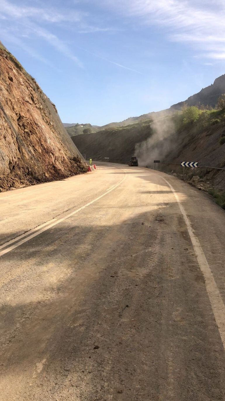 Carretera reabierta tras subasanarse los desperfectos causados por el termporal