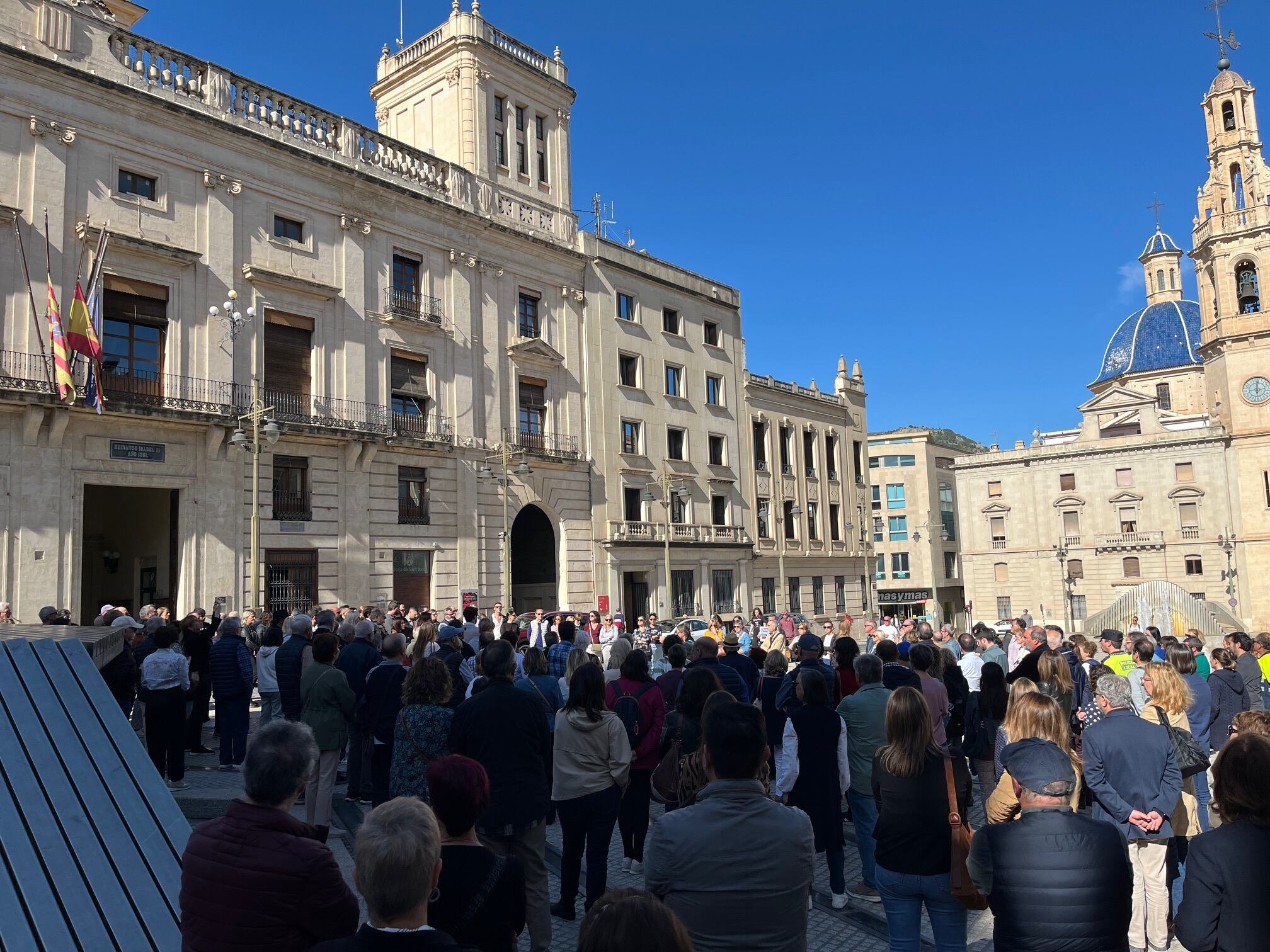 Concentración en Alcoy por las víctimas de la DANA