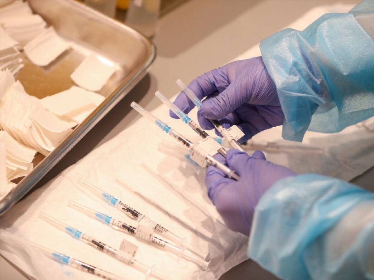 Francia comenzará a vacunar el 15 de junio a todos los mayores de 18 años