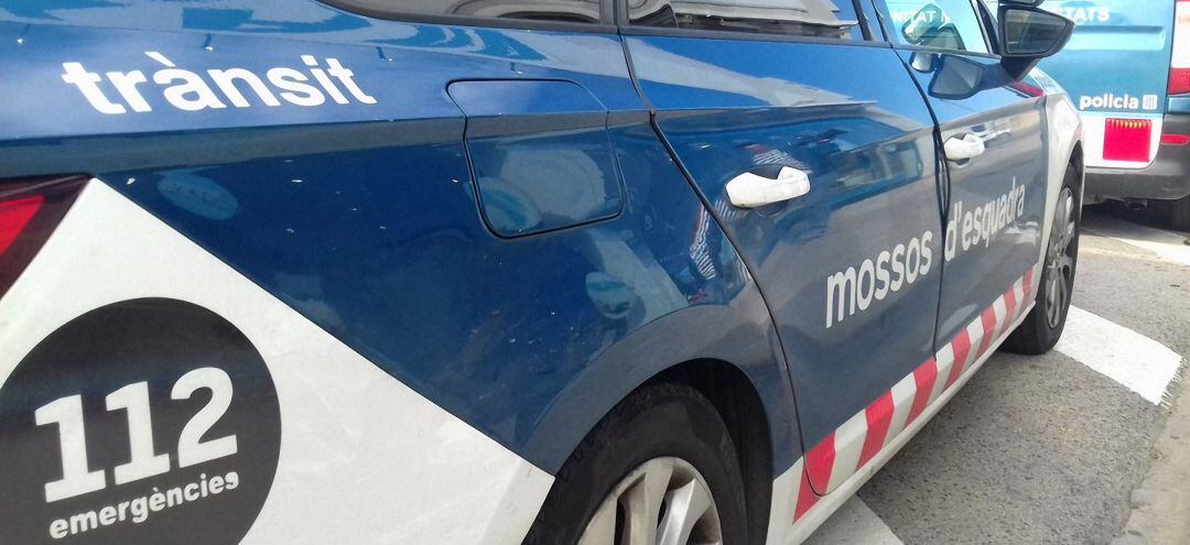 Coche de policía de los mossos.