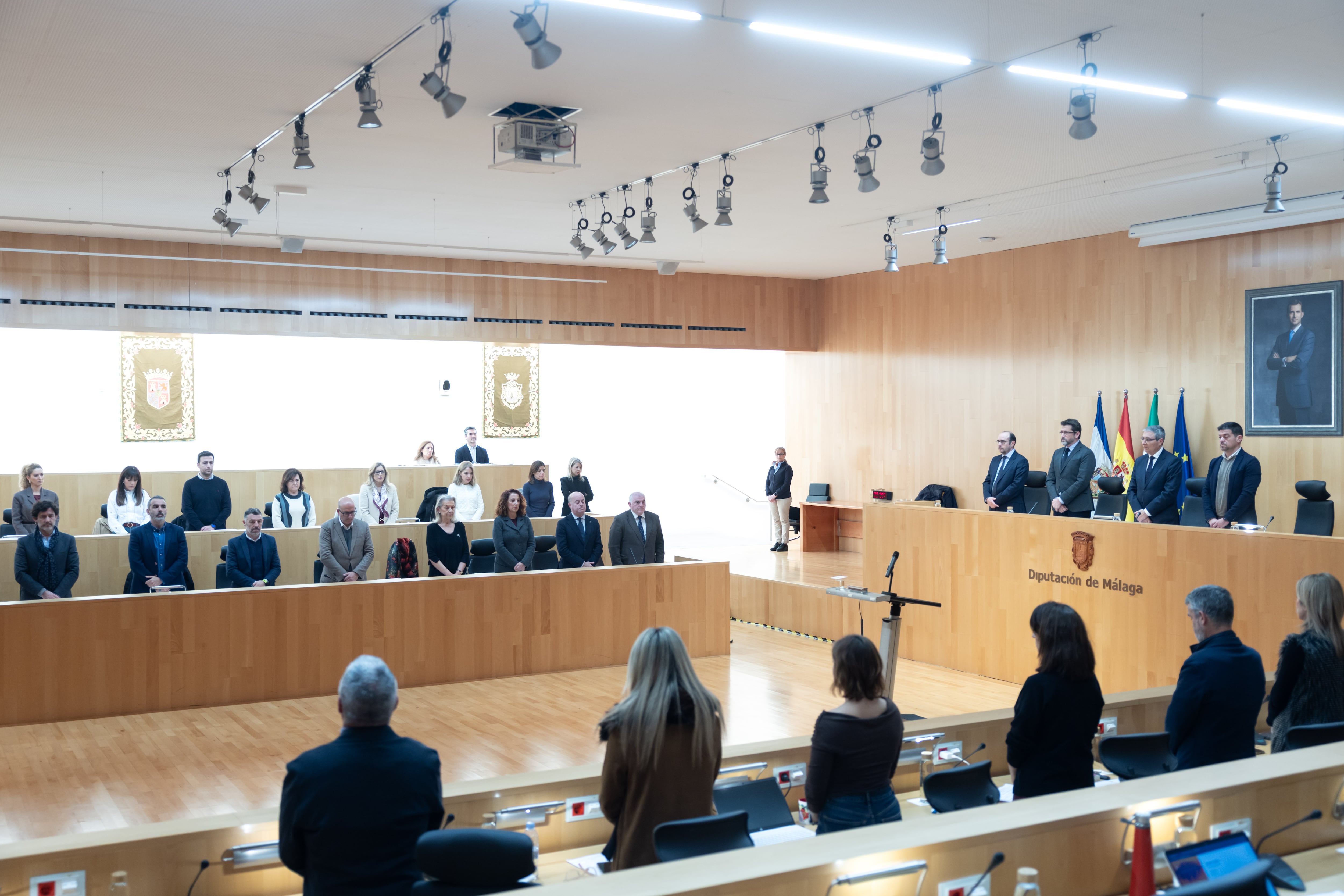 En el pleno provincial de Málaga se ha guardado este lunes silencio por las víctimas de Adamuz