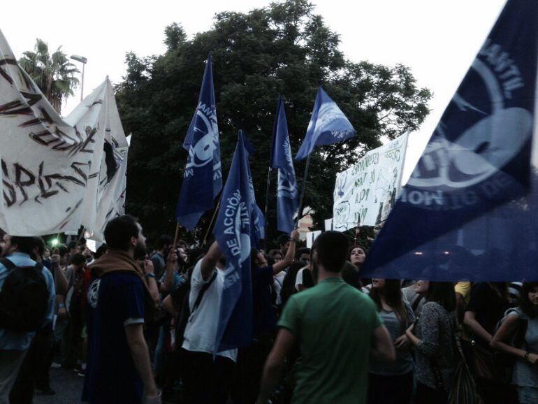 Varios miles de participantes en la “Marcha por la dignidad” Trabajadores y estudiantes comparten pancartas
 