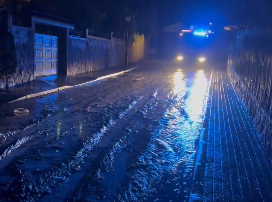 Los Bomberos de la Comunidad de Madrid realizando intervenciones durante esta madrugada.