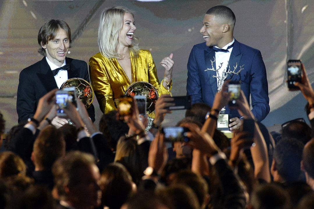 Modric, Hegerberg y Mbappé, en la gala del Balón de Oro.