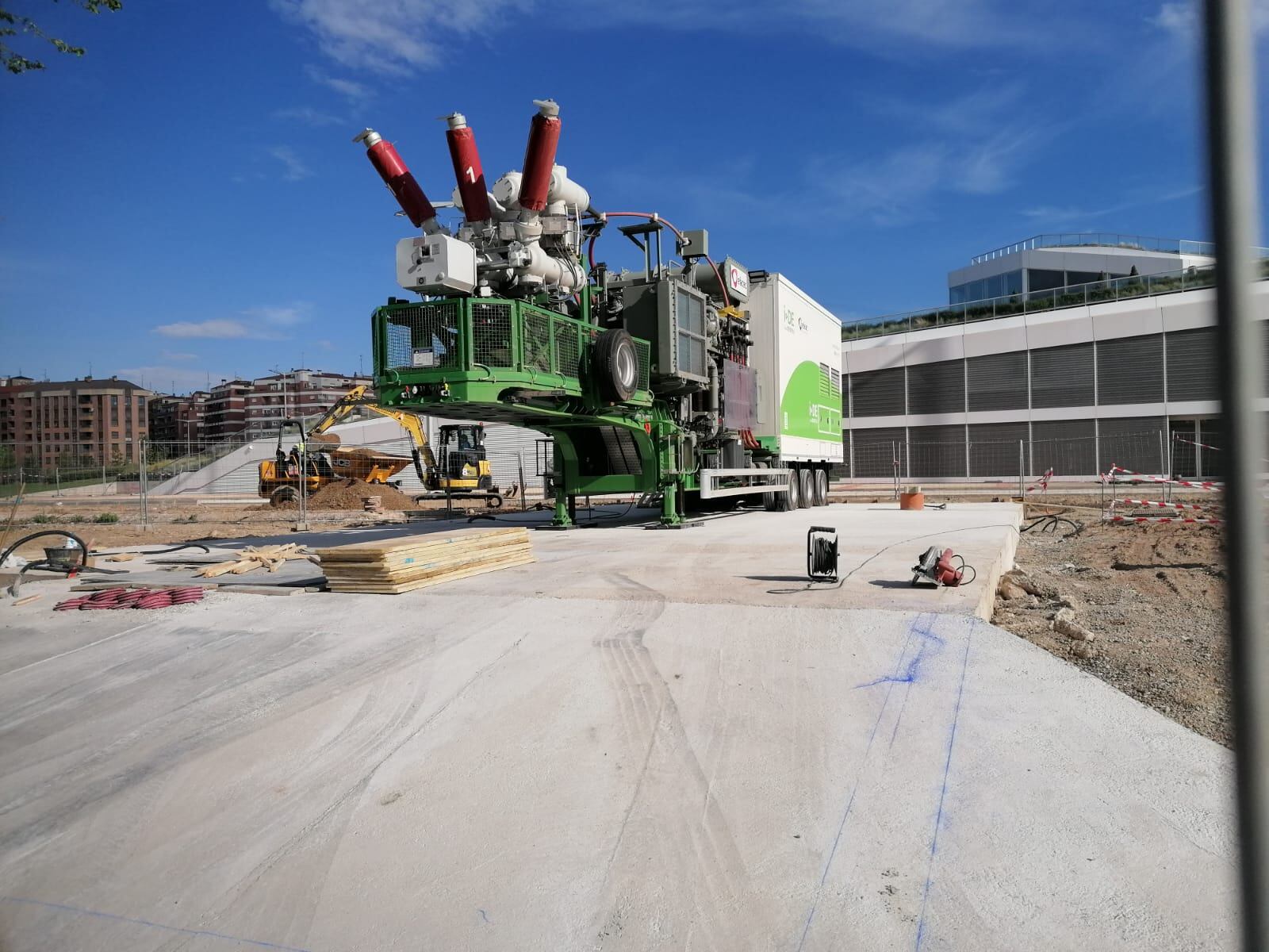 La subestación móvil provisional, que dará servicio a la zona a partir de estos meses