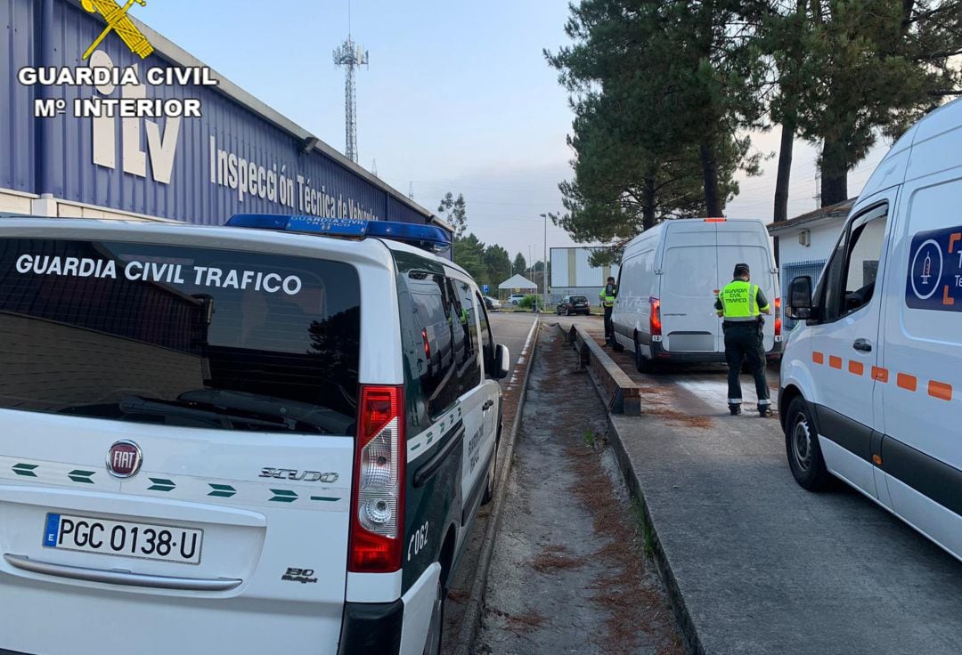 La DGT inspecciona furgonetas de reparto en un operativo especial