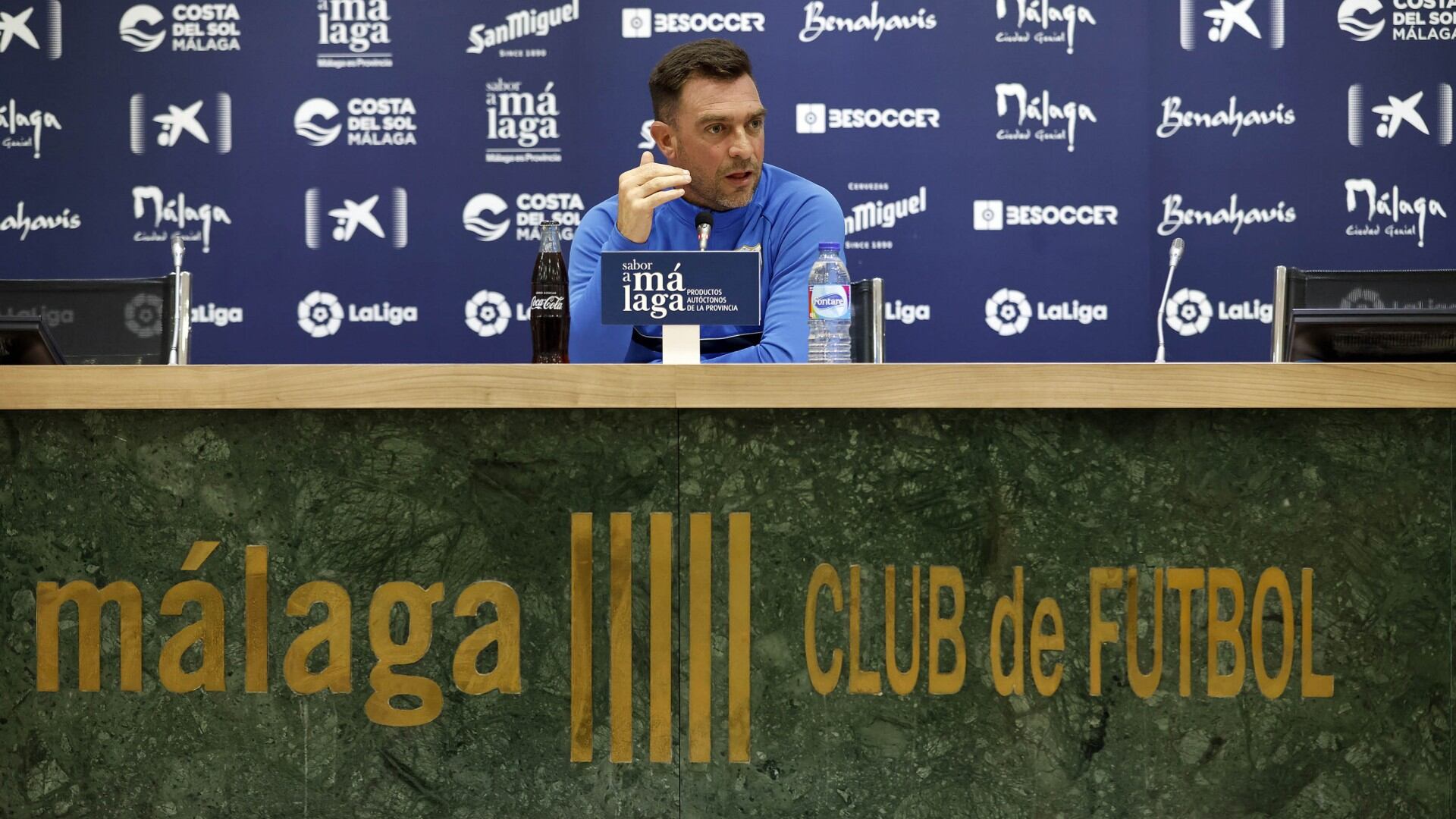 El entrenador del Málaga, Pablo Guede, en la sala de prensa de La Rosaleda