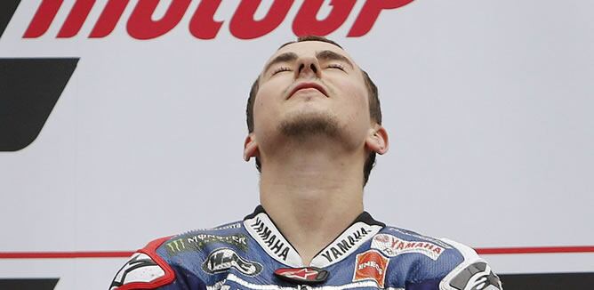 Jorge Lorenzo en lo más alto del podio de Phillip Island.