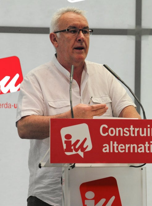 El coordinador federal de IU, Cayo Lara, durante el acto de presentación del informe político de la presidencia federal este sábado