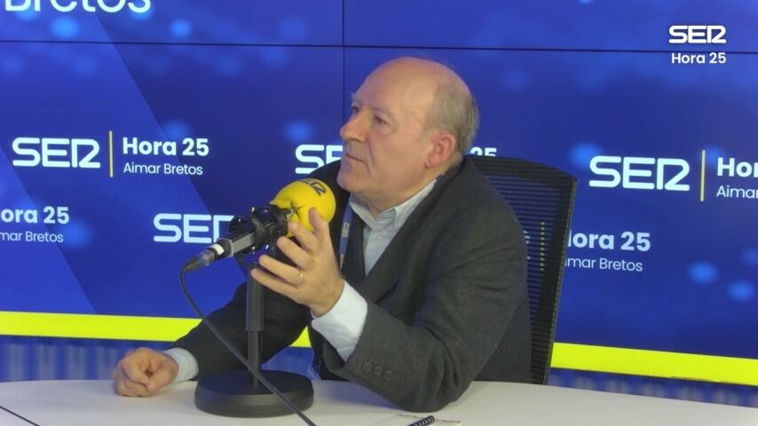 José Luis Villacañas en los estudios centrales de la Cadena SER.
