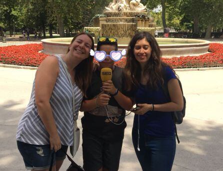 Laura, Alex y Pilar de Francisco en el Retiro.